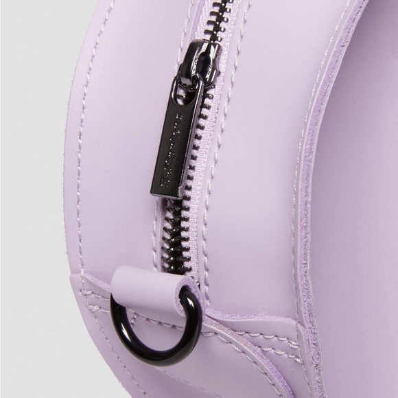 💜NWT Dr Martens Lilac Heart Shaped Leather Backpack 💜 - Picture 4 of 10